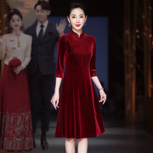 高贵丝绒连衣裙烫钻妈妈礼服旗袍