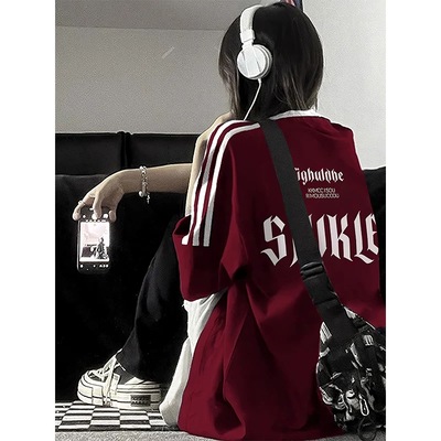 酒红色纯棉短袖t恤女条纹设计感