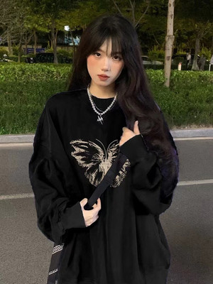 甜酷黑色正肩卫衣女多巴胺秋季