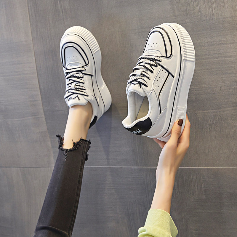 小白鞋女2025年春秋季新款运动风板鞋厚底百搭休闲单鞋配裙子