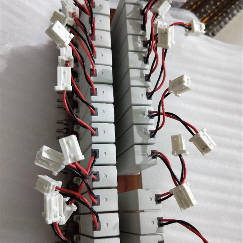 议价正品 LVM105R-6A-2-Q  成色新 现货 *