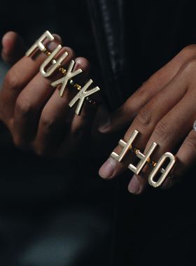 夸张戒指金色大字母DSz