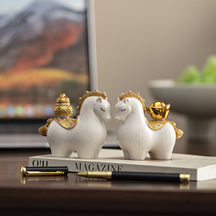 生肖马年吉祥物摆件高级感小众工位办公室桌面装 饰工艺品生日礼物