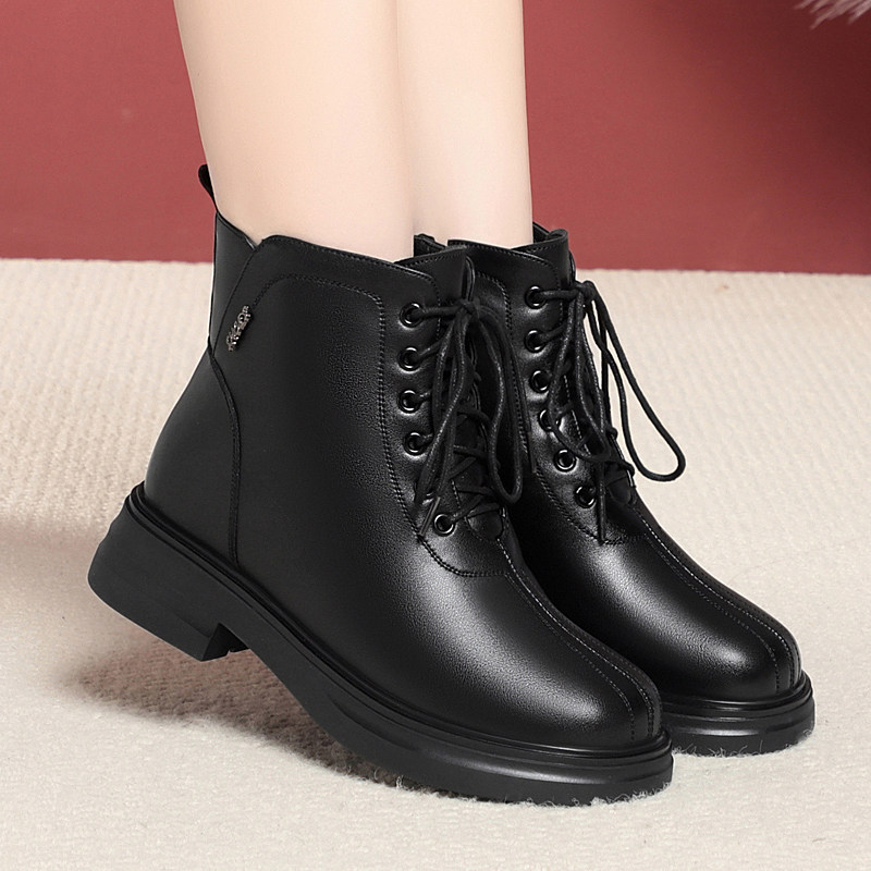 意尔康女靴加绒马丁靴女冬季保暖短靴平底靴子羊毛棉靴真皮雪地靴