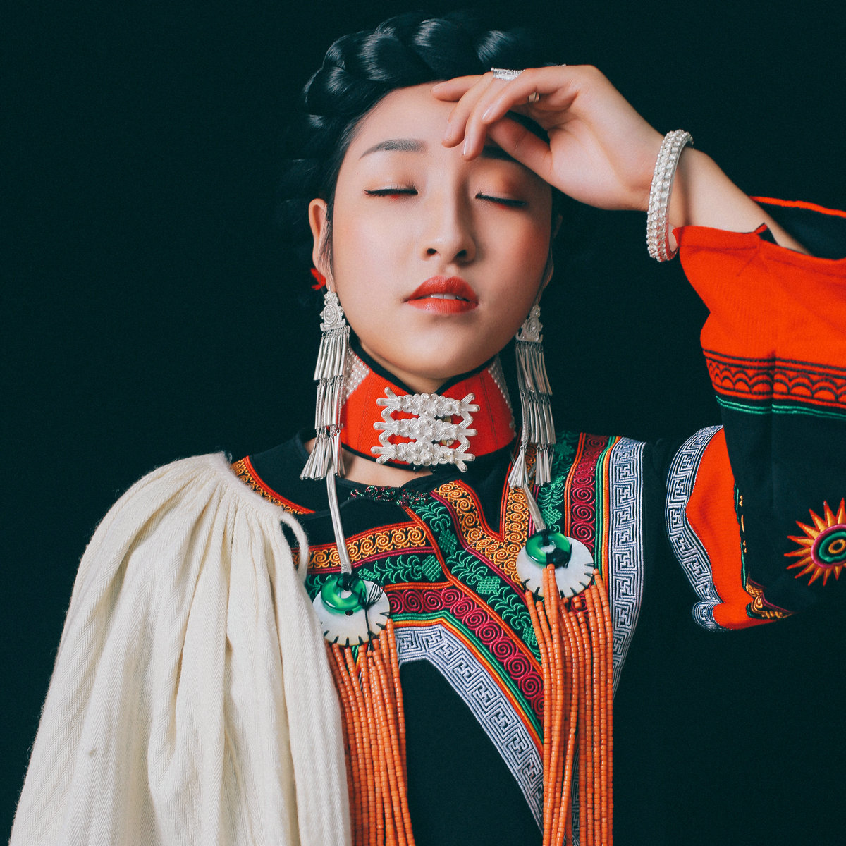 正宗凉山彝族服饰美姑美女绣花衣服大袖子民族女装红上衣外衣新款