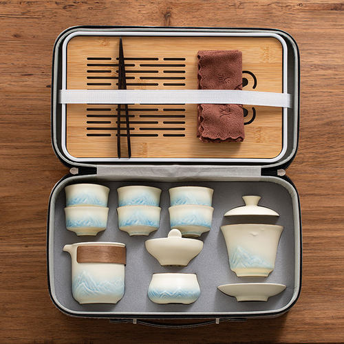 渐变雾山，若隐若现