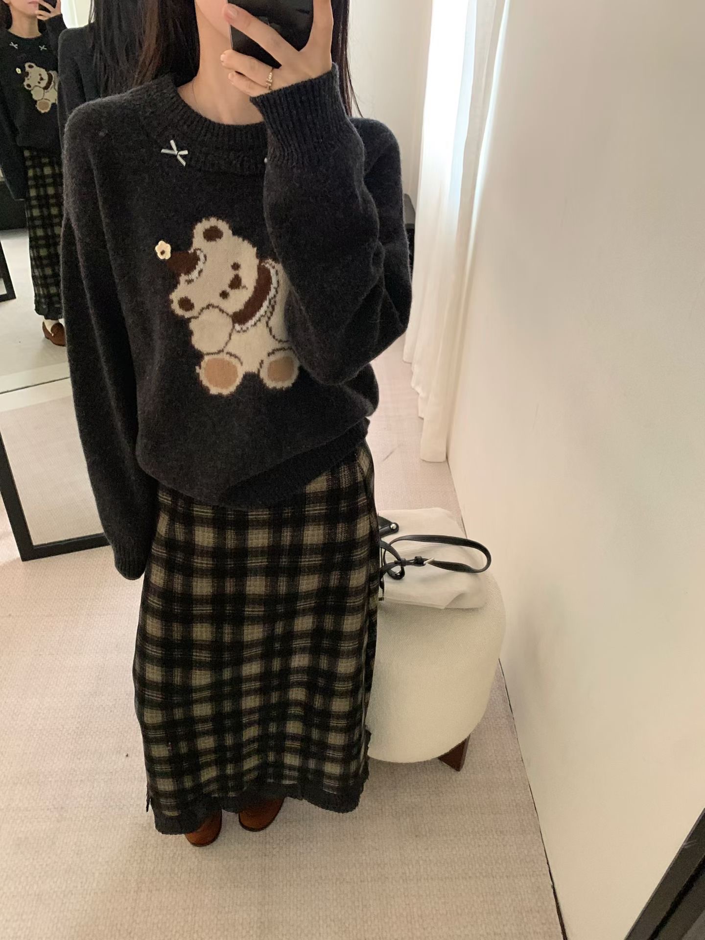 饺子家2025冬季新款韩系简约百搭圆领宽松卡通小熊羊毛针织衫