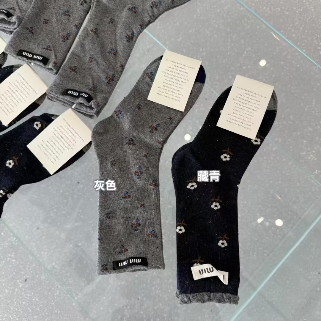 ST 2025秋季新款韩版时尚百搭小花袜子