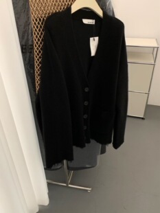 韩系简约百搭V领超厚浣熊大开衫 See 2025秋冬新款