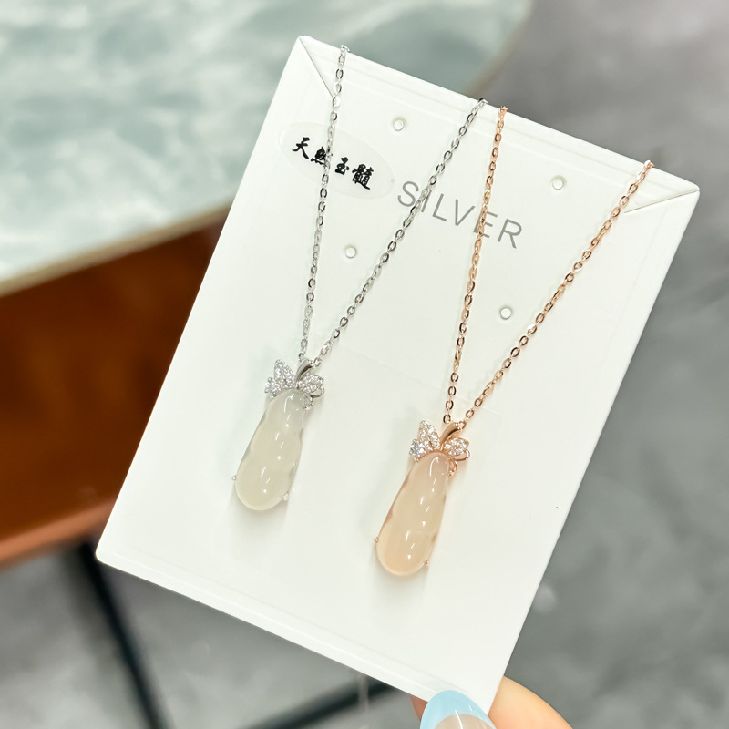 s925纯银项链女款蝴蝶结四季豆链坠玉髓锁骨链时尚百搭高级感链坠