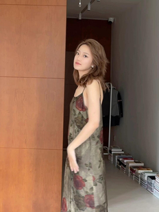 UMASTAND·灰烬玫瑰印花吊带裙 深灰脏染 进口铜氨丝面料