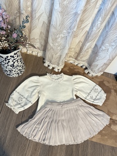 日单女童春秋长袖 蕾丝花边刺绣打底上衣毛线裙百褶