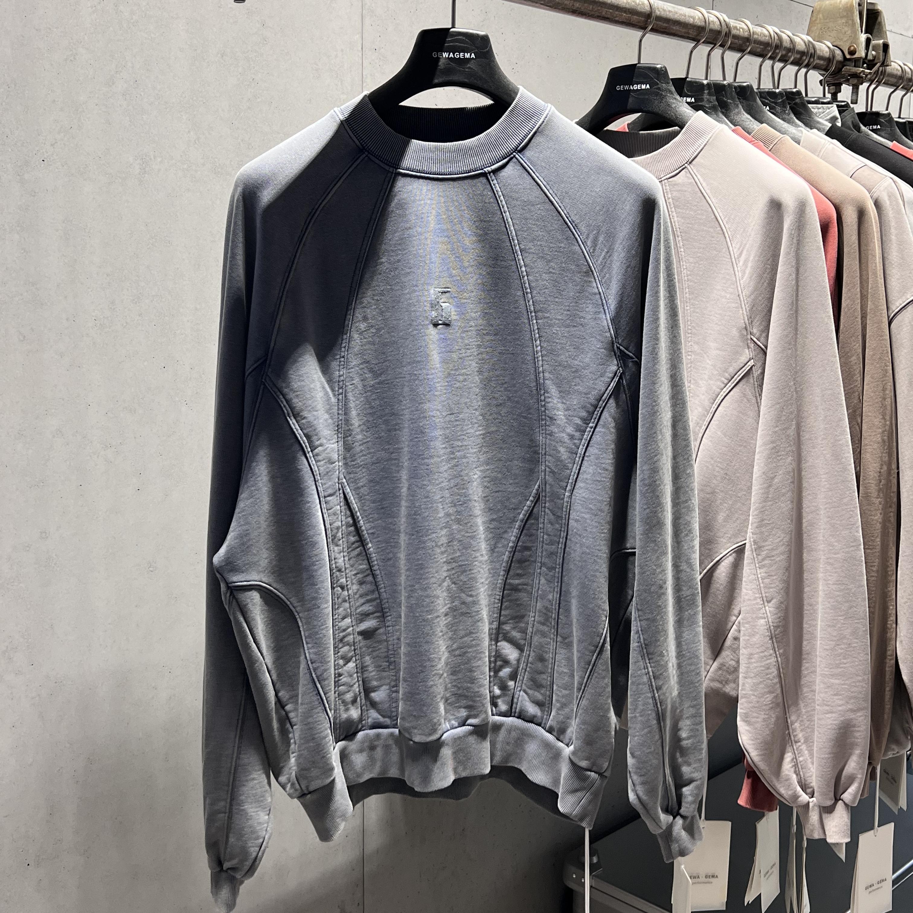 GEWAGEMA2025秋冬刺绣圆领卫衣