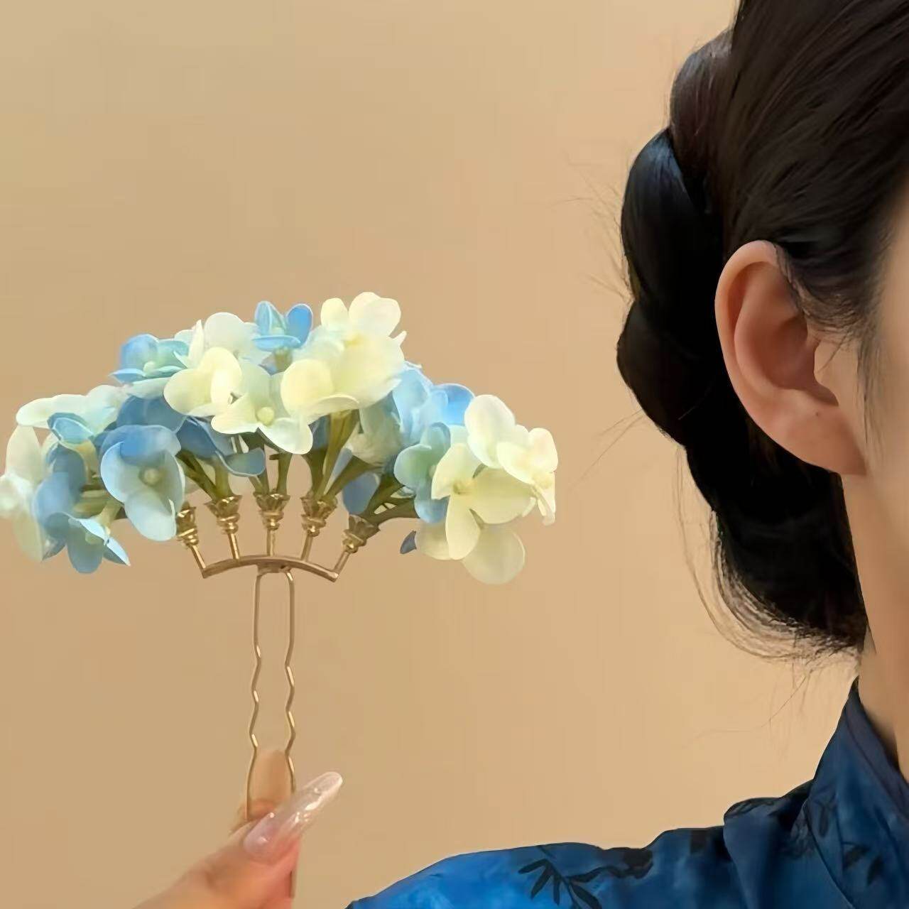 2026清新浅蓝绣球发钗渐变仿真
