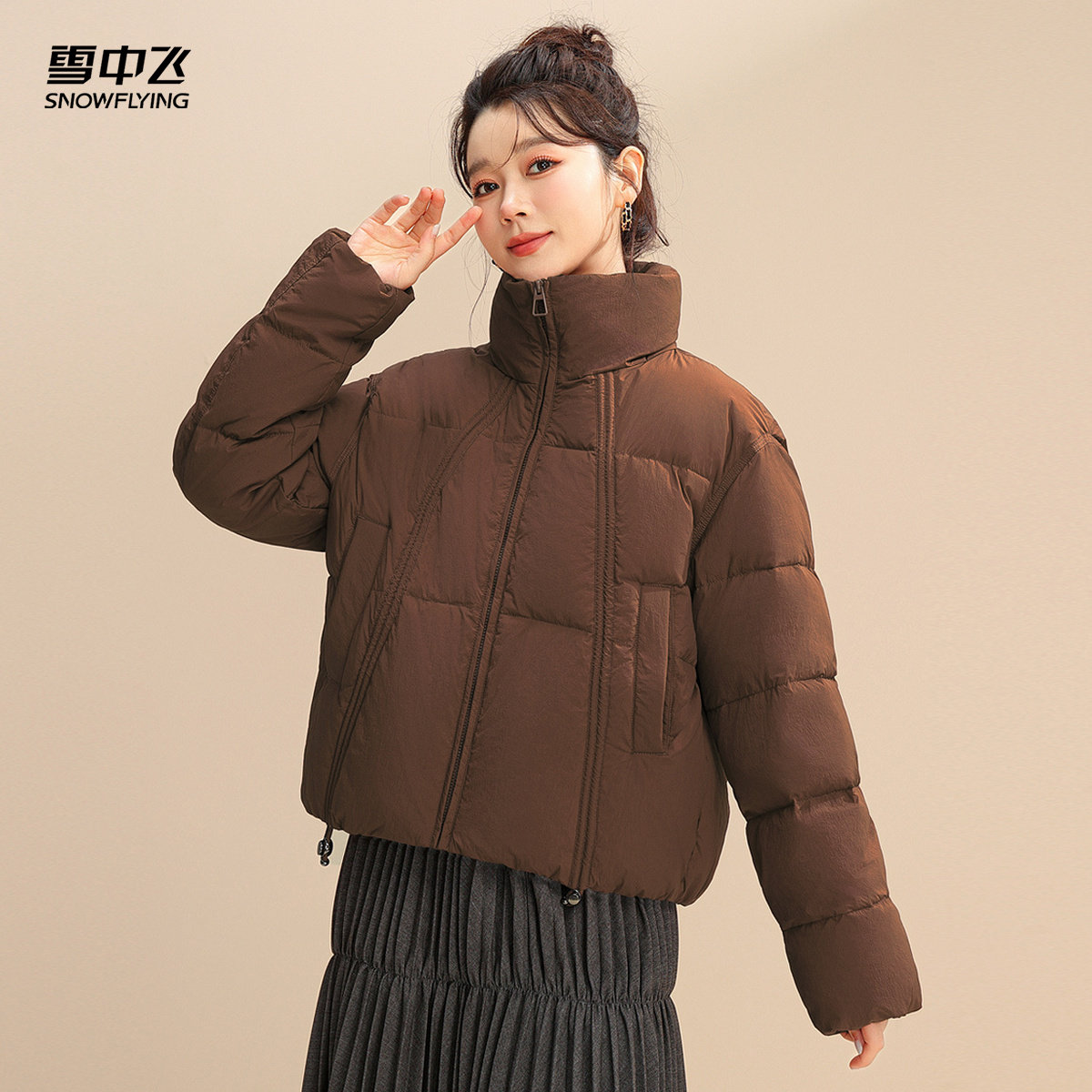 【淘宝百补官方直播】雪中飞反季女士短款羽绒服立领肯豆风羽绒服