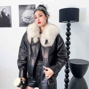羽绒服女款2025秋季新款绵羊皮修身皮衣黑色上衣狐狸毛领长袖外套