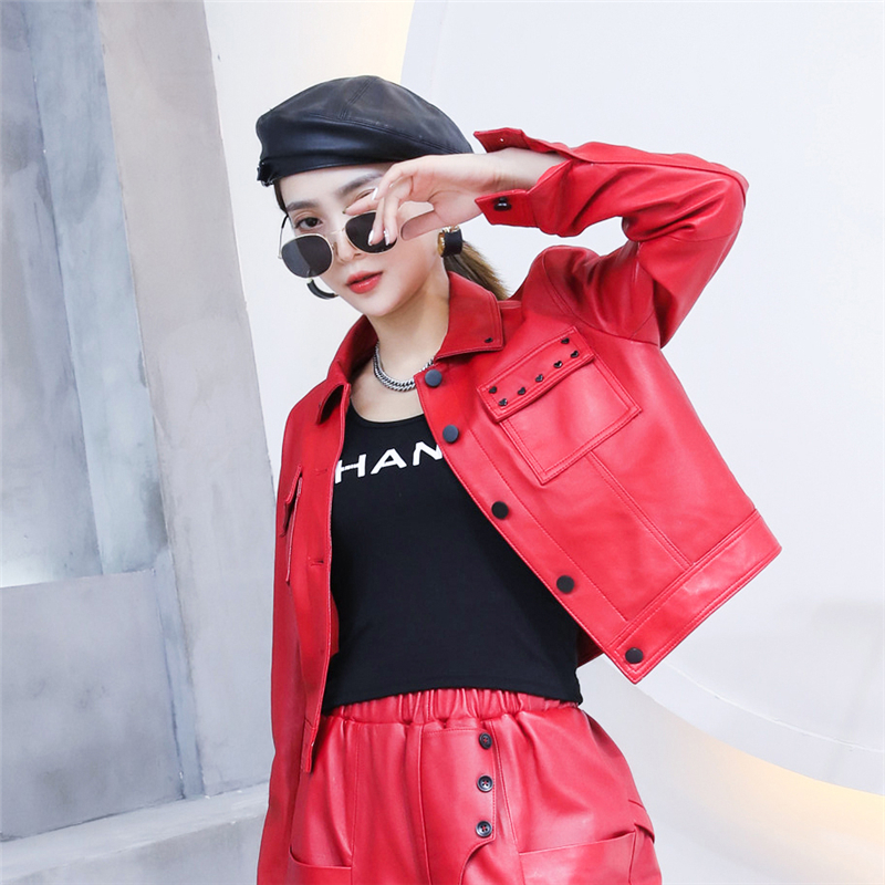 红色短款短外套绵羊皮通勤