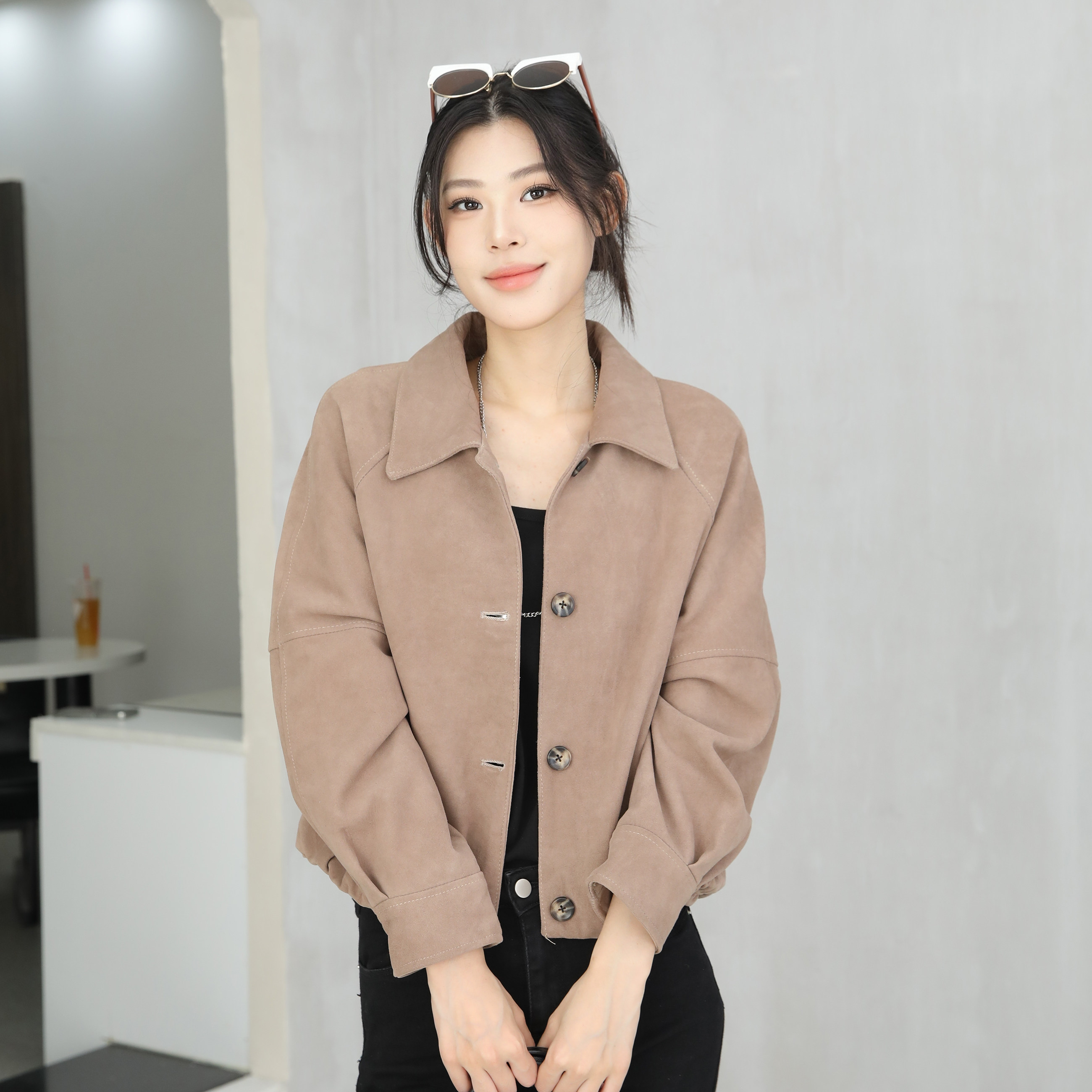 复古翻领真皮反绒女短款皮衣