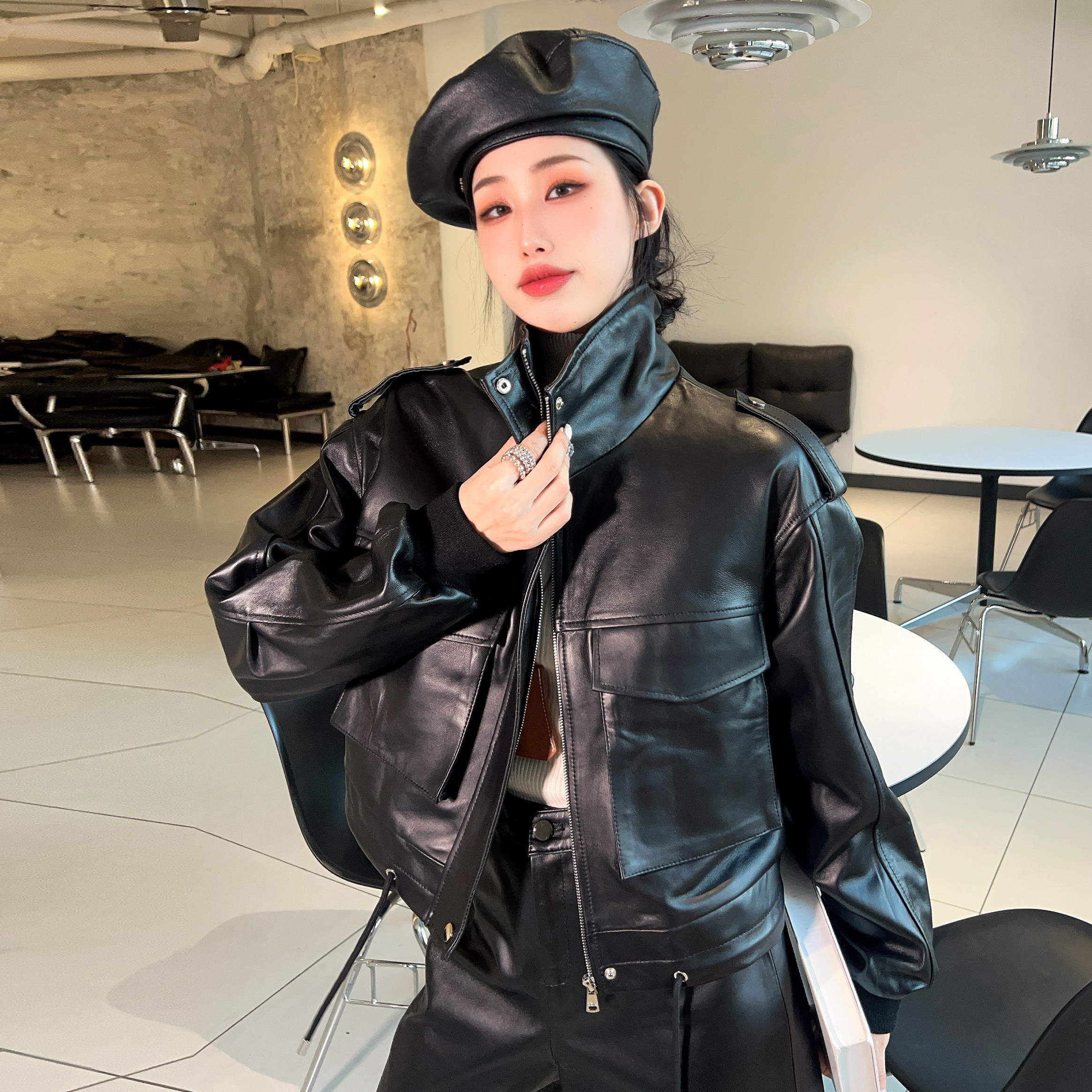 韩版皮衣女短款2025秋季新款绵羊皮黑色立领上衣真皮长袖休闲外套