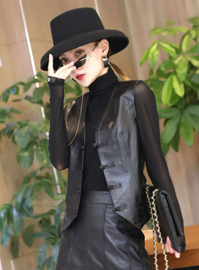 马甲女短款2025秋冬季新款绵羊皮唐扣小坎肩真皮修身外穿V领外套