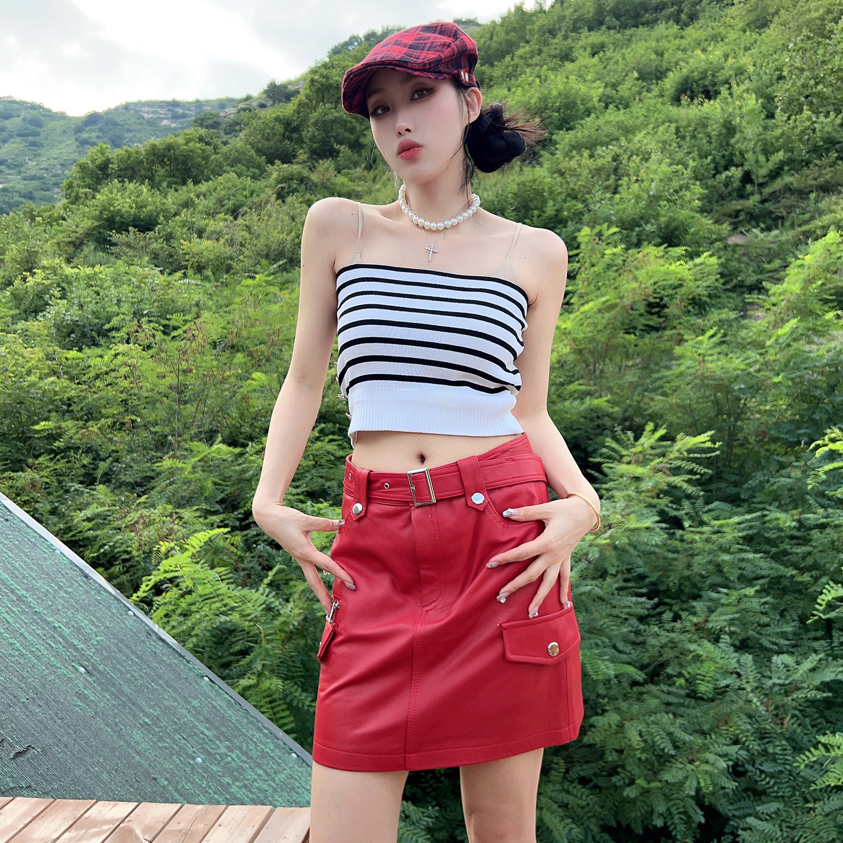包臀裙女2025秋季新款真皮红色皮裙中腰短裙绵羊皮显瘦A字半身裙