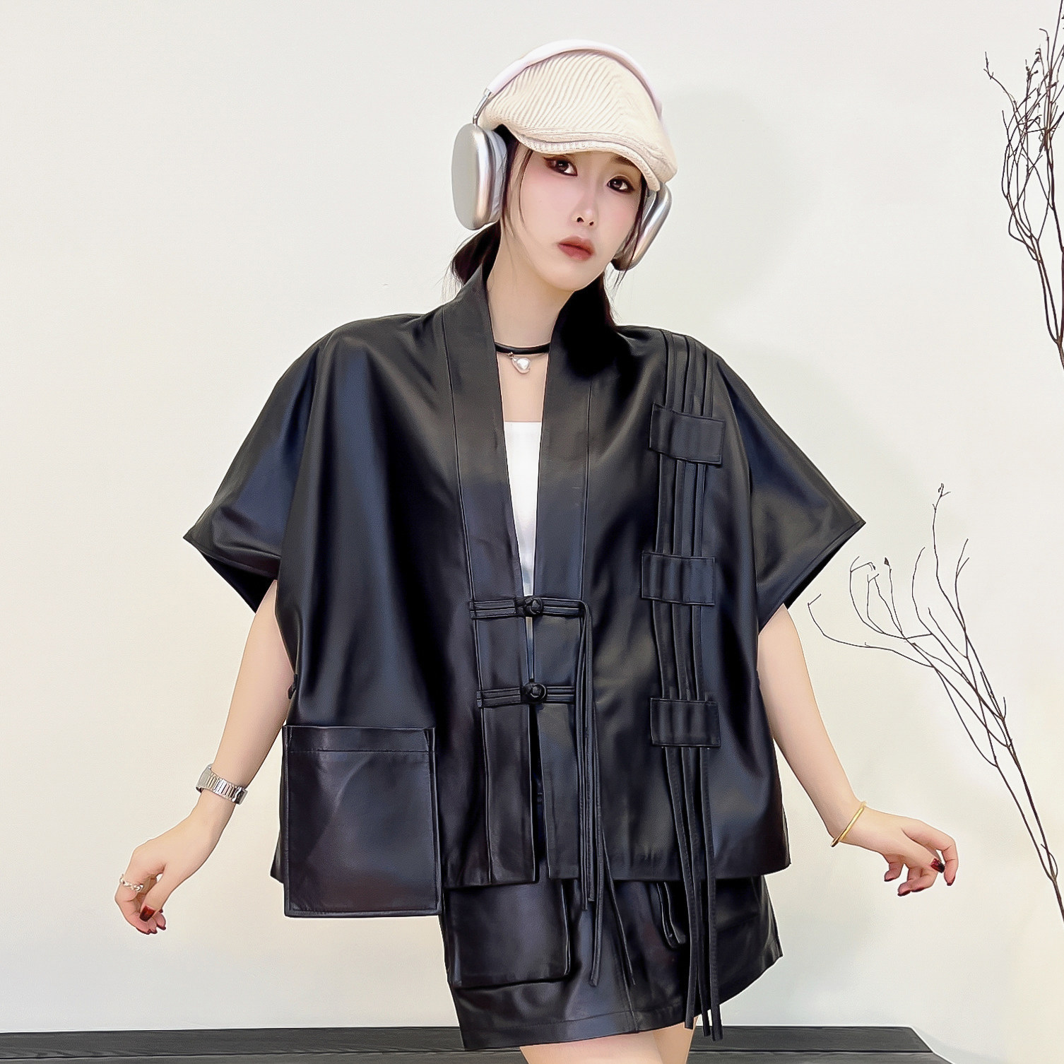 韩版皮衣女2025年秋季新款真皮短袖外搭上衣绵羊皮V领宽松短外套