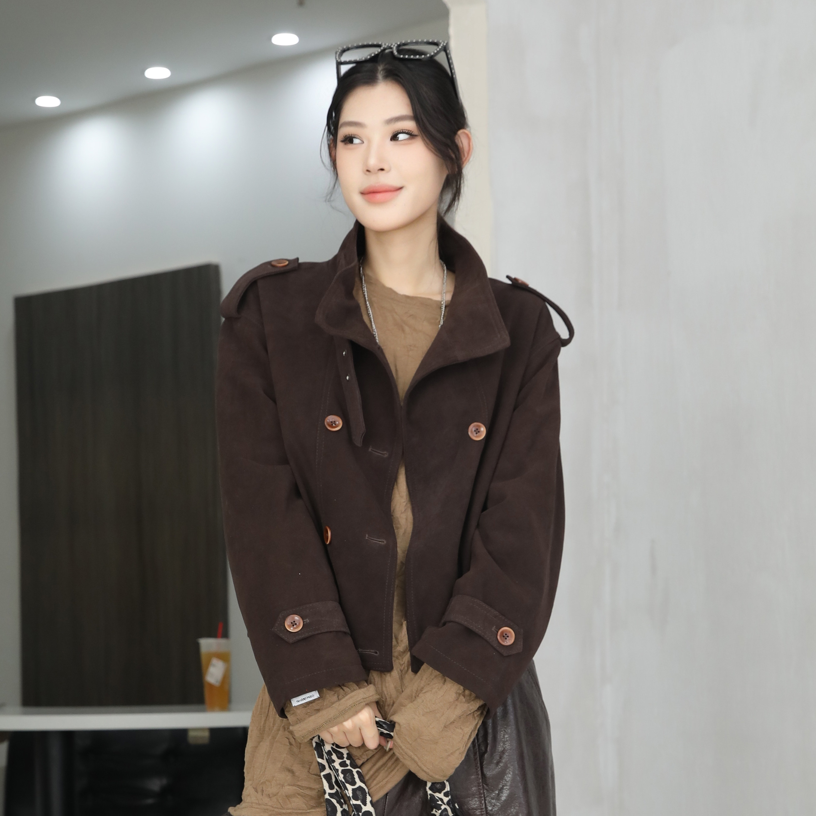 复古短款羊皮反绒双排扣皮衣女