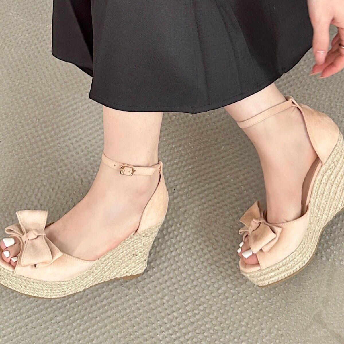 草编坡跟凉鞋女夏外穿2026新款小个子显高蝴蝶结高跟凉鞋一字扣