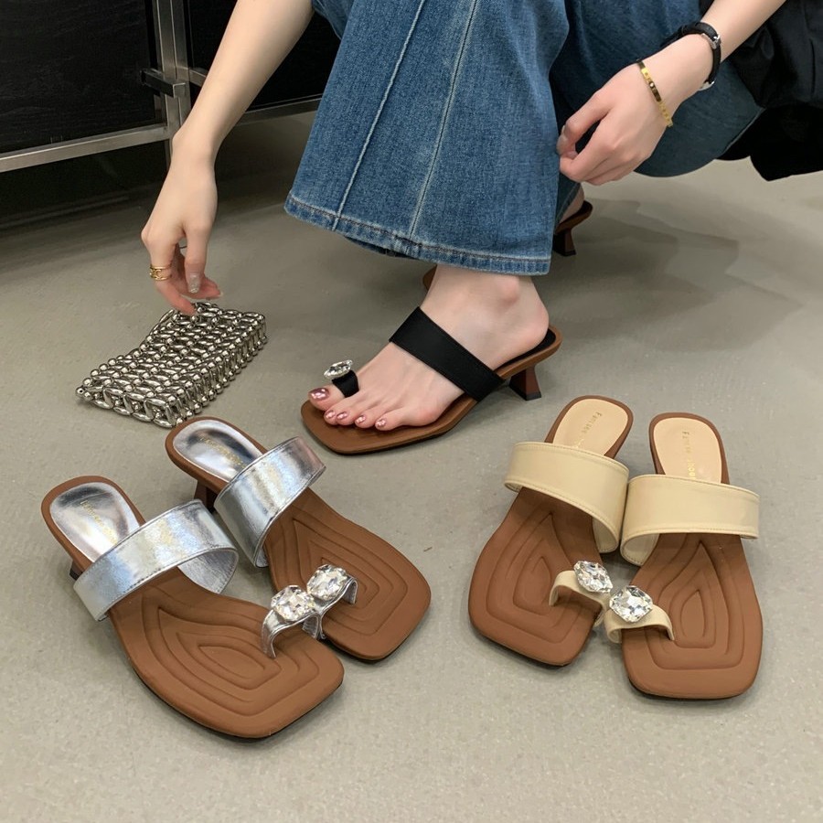 韩版水钻套趾凉拖鞋女2026年夏季新款方头粗跟防滑时尚中跟凉拖鞋