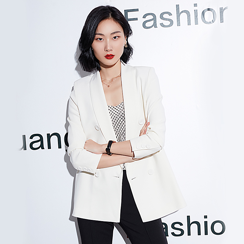 西装外套女士简约精致白色上衣