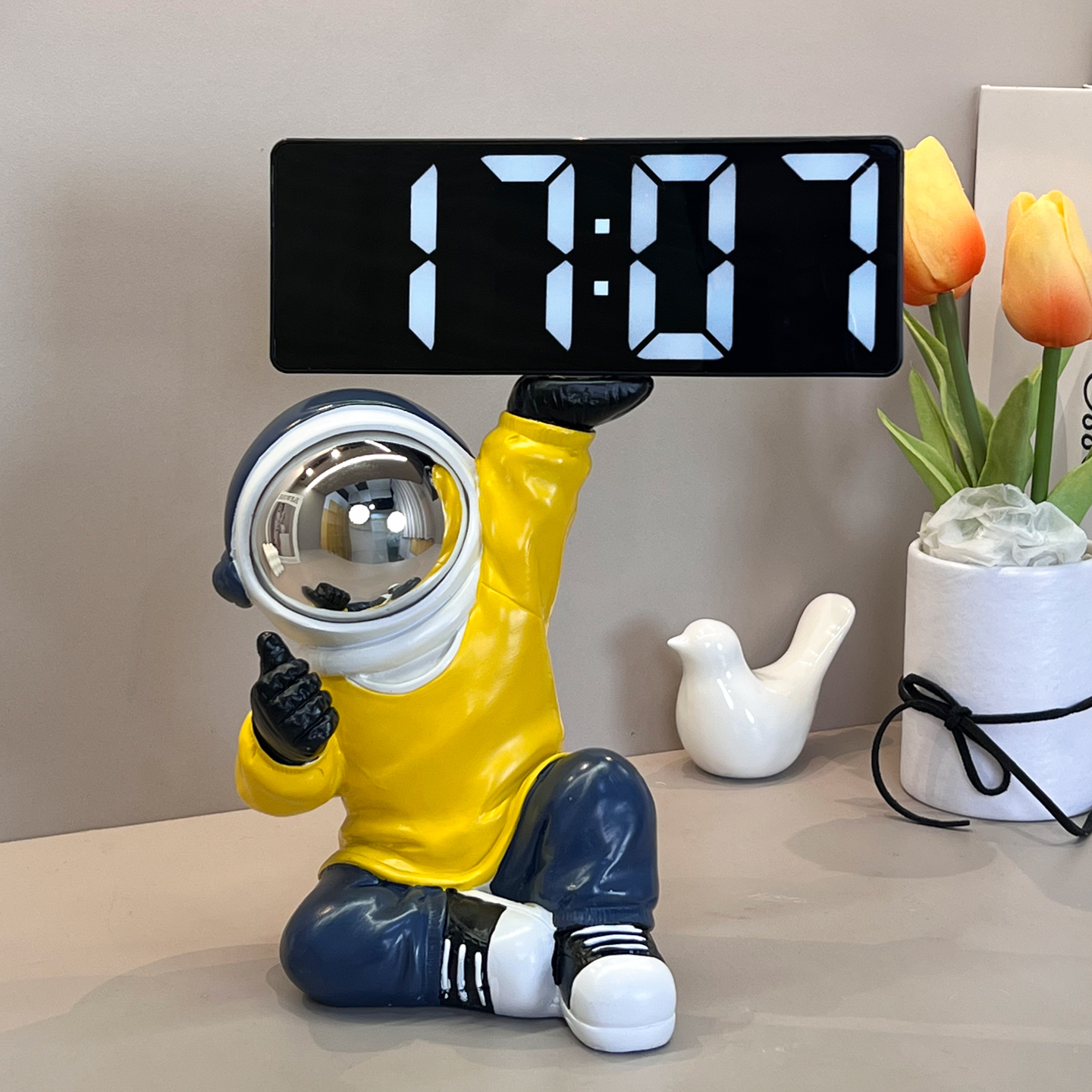太空人宇航员时钟闹钟摆台