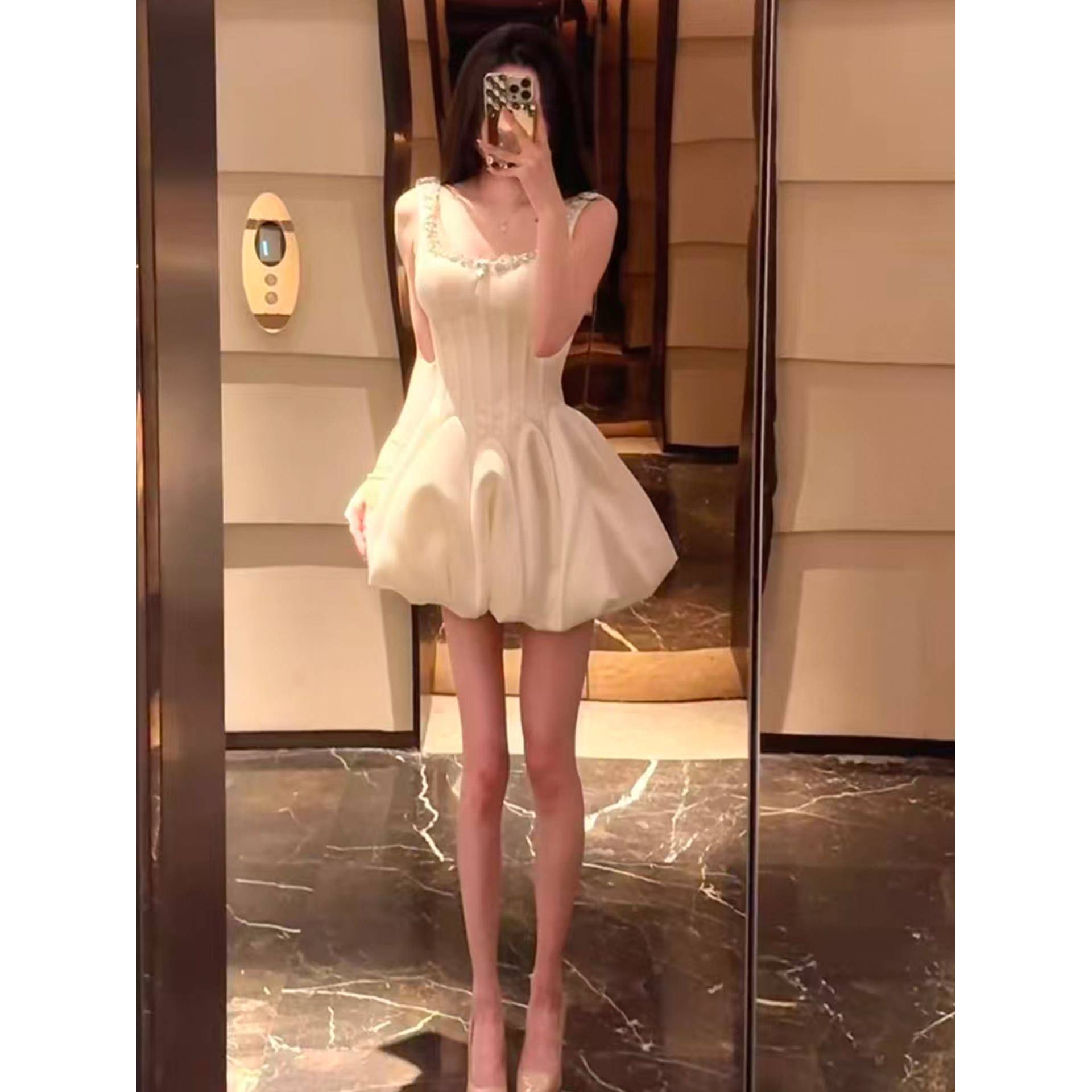千金风白色生日礼服吊带连衣裙女早秋腰显瘦花苞公主裙气质裙子