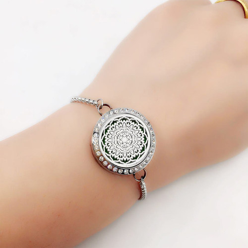 禅意钛钢精油香薰镶钻手镯现货