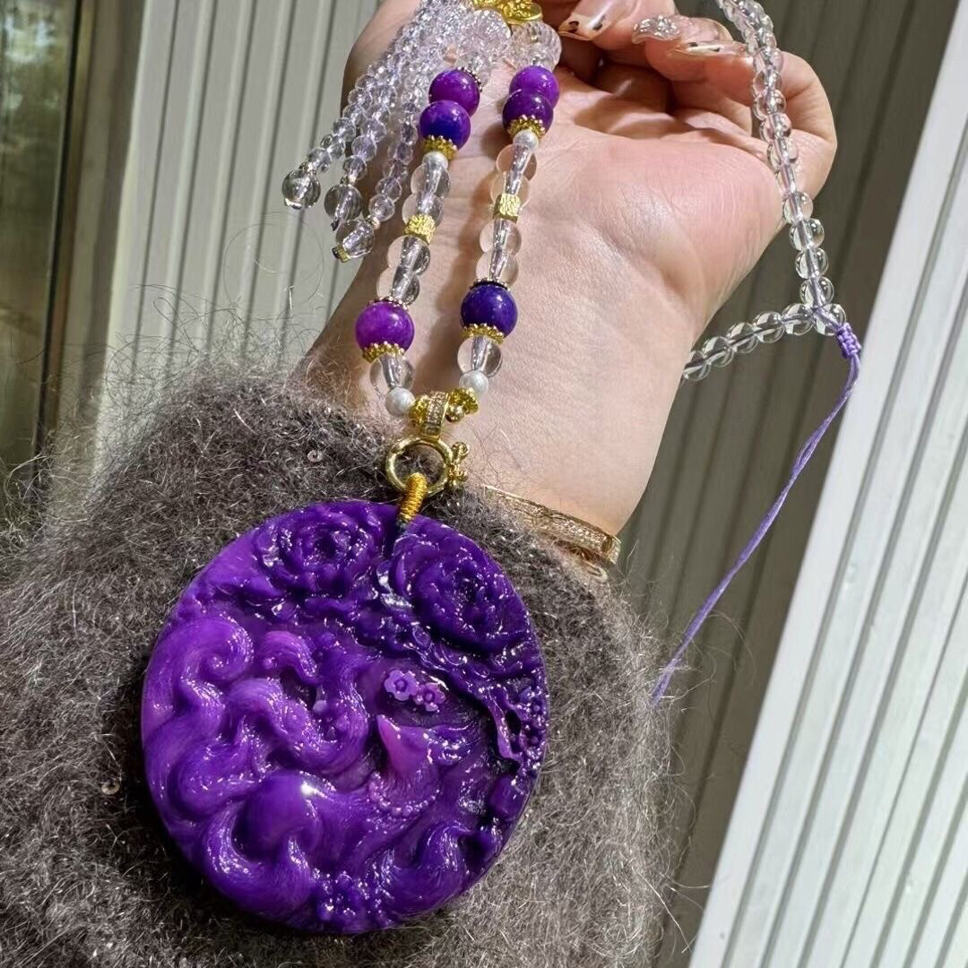 舒俱来紫色圆牌雕刻九尾狐时尚气质国风优雅设计男女款毛衣链吊坠