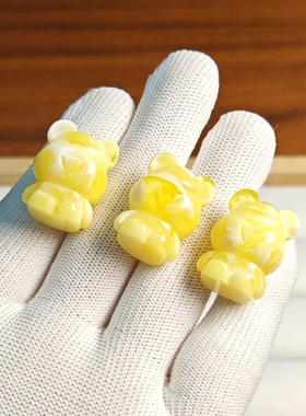 琥珀蜜蜡满蜜飘白花雕刻天地孔左右孔暴力熊散珠diy文玩配饰配件