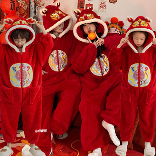 2026红色睡衣连体亲子装冬季珊瑚绒男童保暖睡袋儿童连帽家居服女