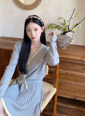 MOBAI默白 韩系学院风运动休闲百搭显瘦V领开衫短裙针织套装女