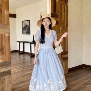 MOBAI自制【海蒂夏日】法式复古宫廷风V领定位刺绣收腰气质连衣裙