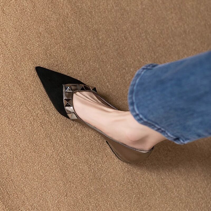 法式2025春夏新款尖头浅口真皮平底铆钉拼接百搭通勤工作鞋单鞋女