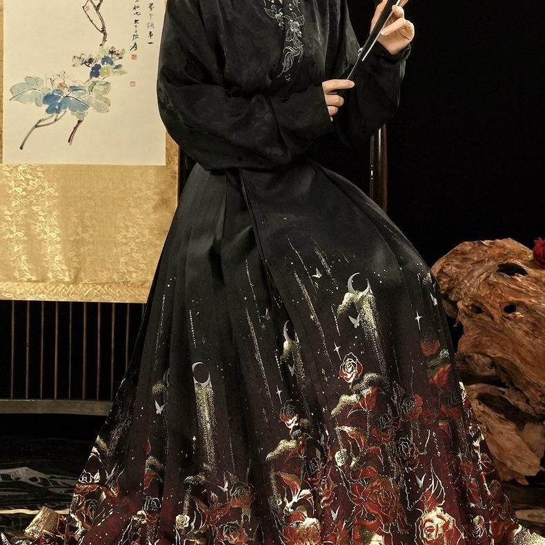 卿如雪【鎏金玫瑰】明制汉服女织金仿妆花黑色渐变日常马面裙套装