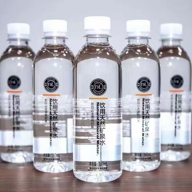 胖东来天然饮用矿泉水长白山泉水图片