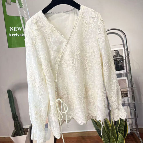 新中式V领蕾丝衫女长袖