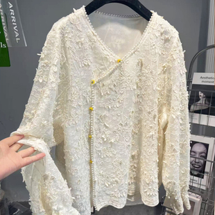 2025春季新国风钉珠立体蕾丝刺绣带里衬新中式衬衫小衫女v领上衣