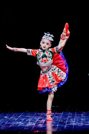 高端定制少儿苗家娃娃苗族演出服独舞土家族苗阿妹表演服装送头饰