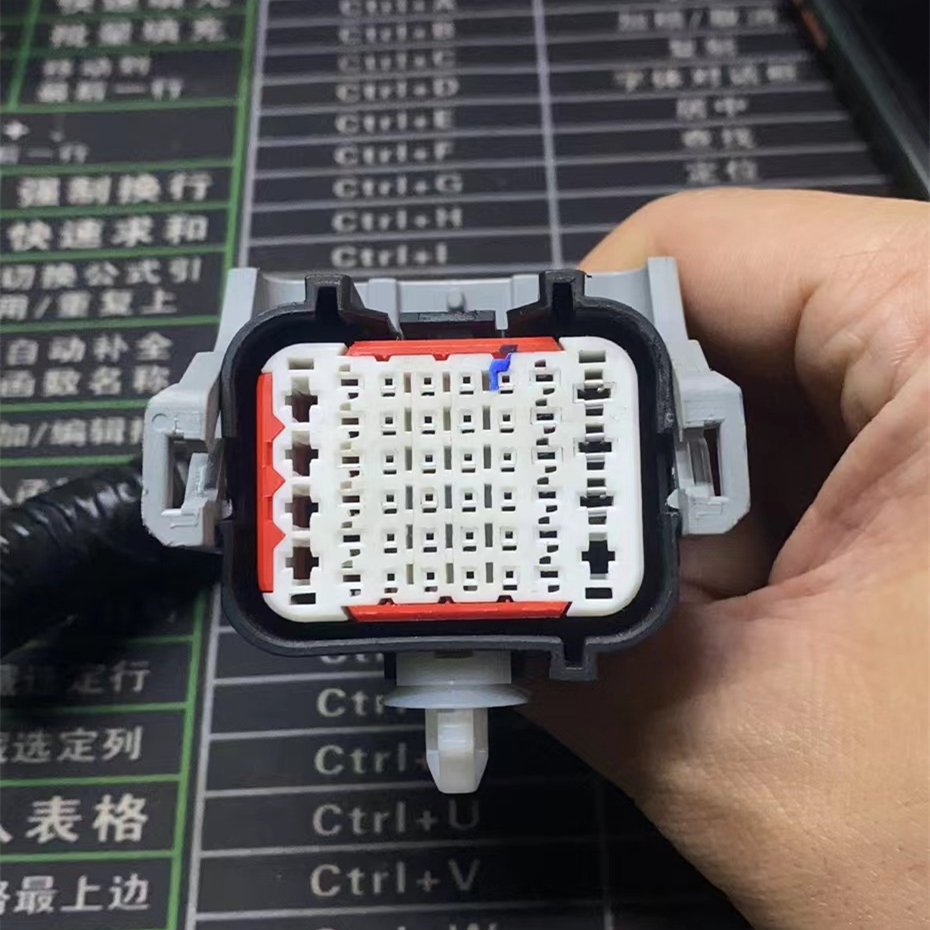 哈弗H1H2SH4F5H5M6H6F7H7H8H9发动机线束总接头插头