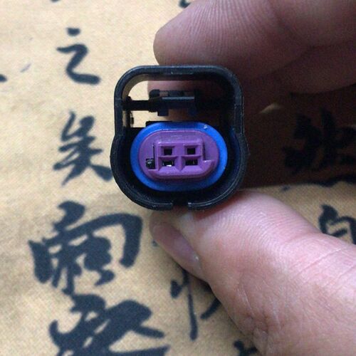 别克GL8新君威新君越凯越凸轮轴进排气VVT电磁阀线束插头2P接插件