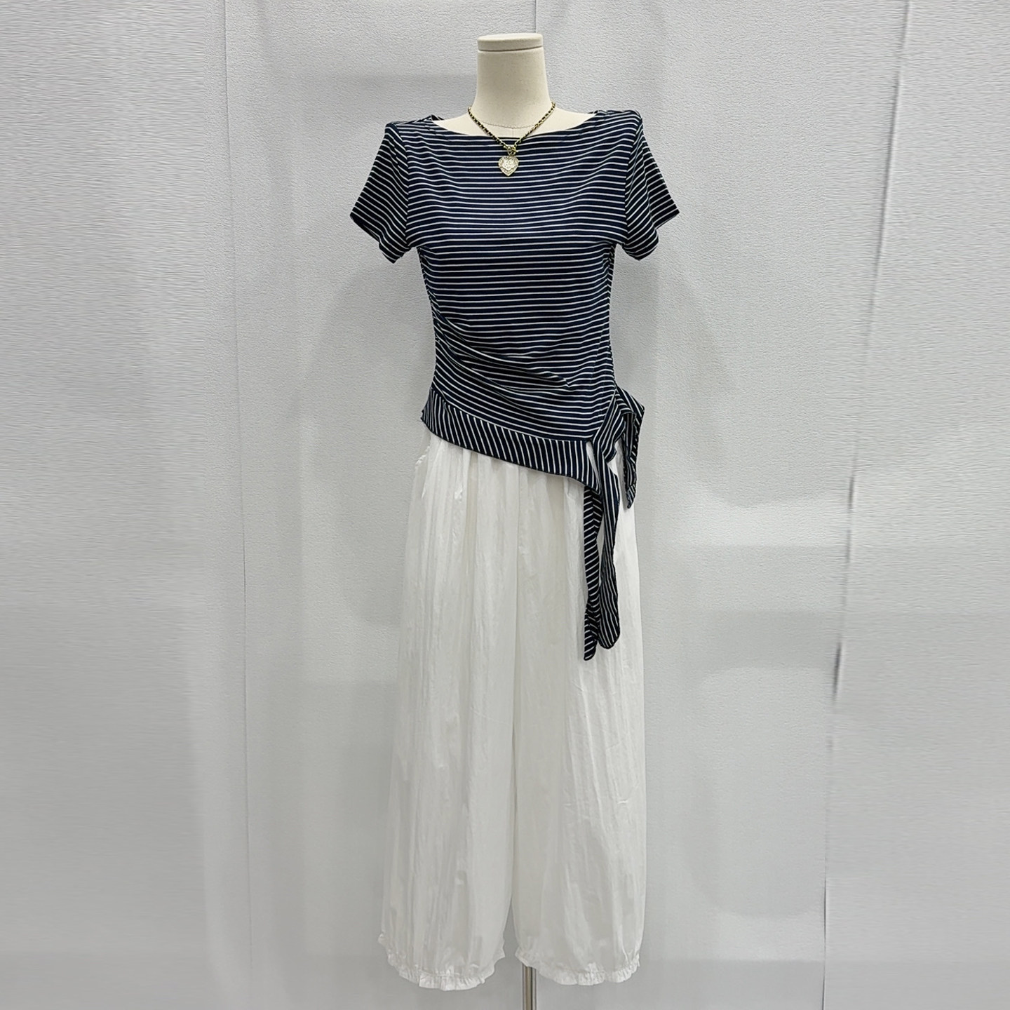 不规则条纹短袖+灯笼裤两件套女夏季休闲显瘦设计感穿搭时尚套装