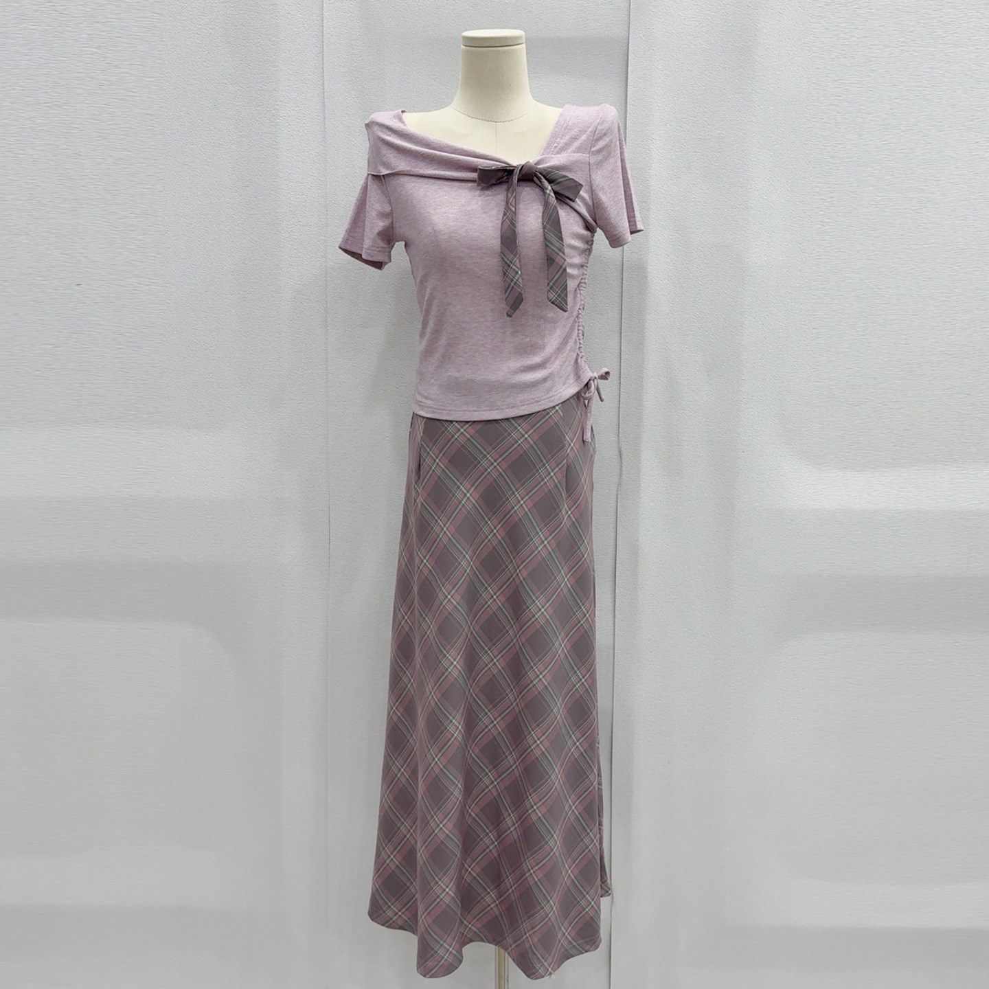 斜肩蝴蝶结T恤+格子半身裙两件套女夏法式气质显瘦设计感时尚套装