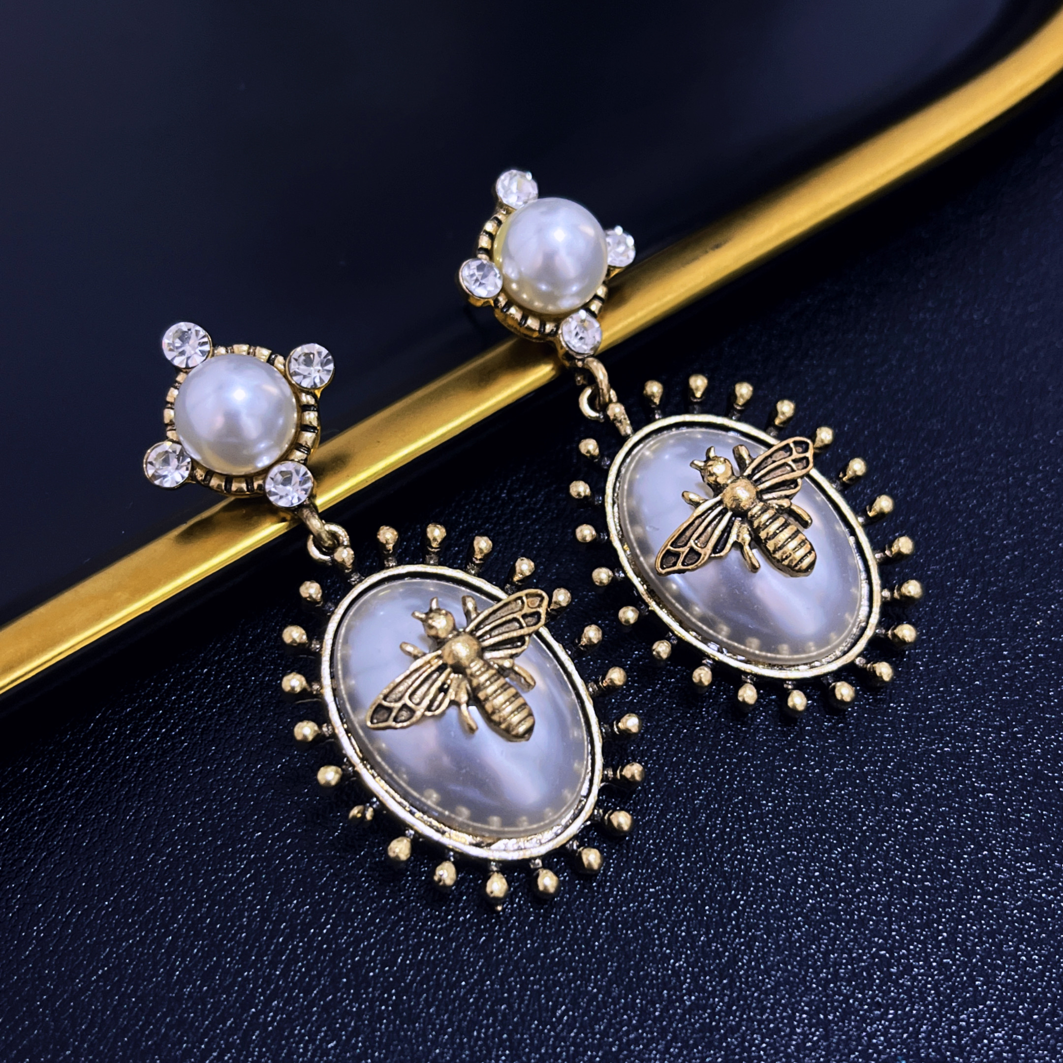 中古vintage大牌同款时尚复古珍珠小蜜蜂耳钉大方气质精美女耳饰