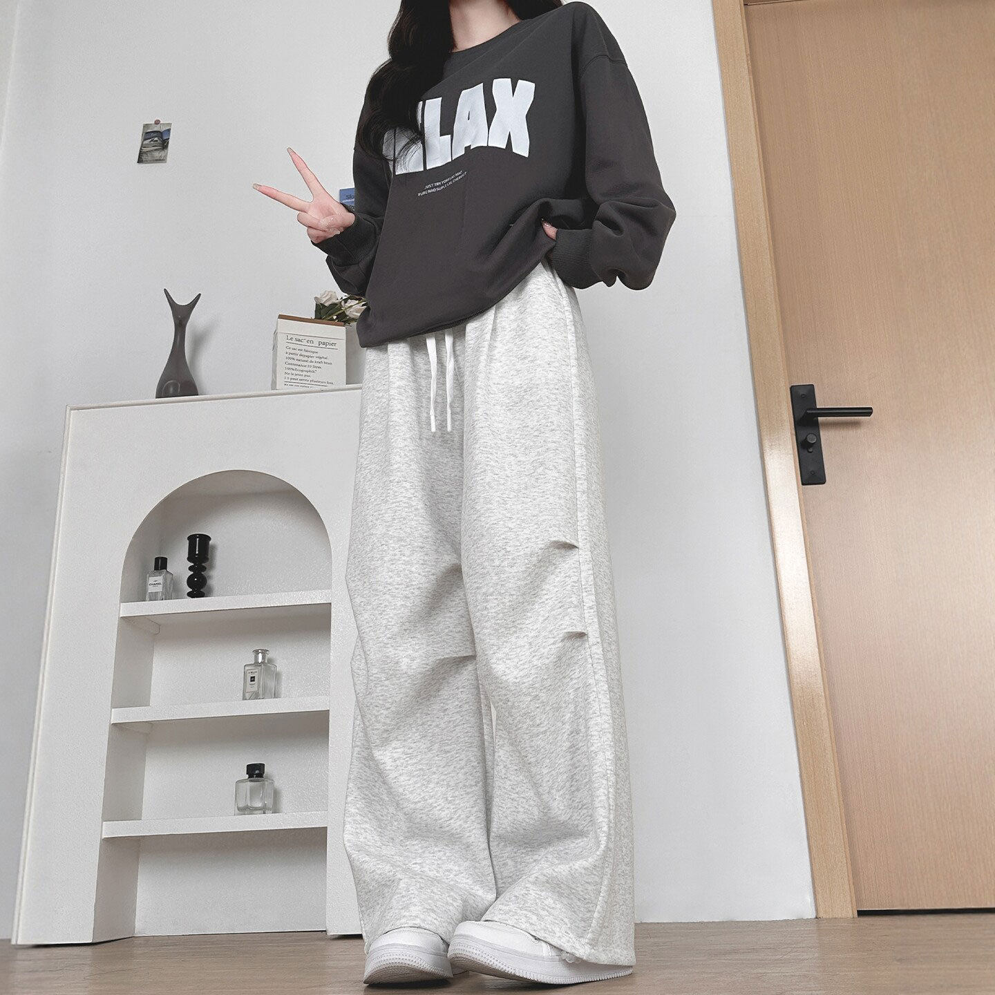 白灰运动裤女款2026新款秋季宽松垂感慵懒显瘦休闲卫裤工装阔腿裤